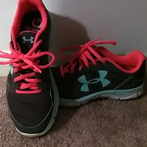 Under Armour tennis shoes